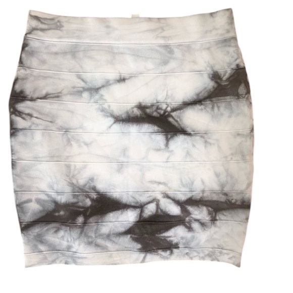 bebe Black and White Tie-Dye Mini Skirt - Picture 1 of 2
